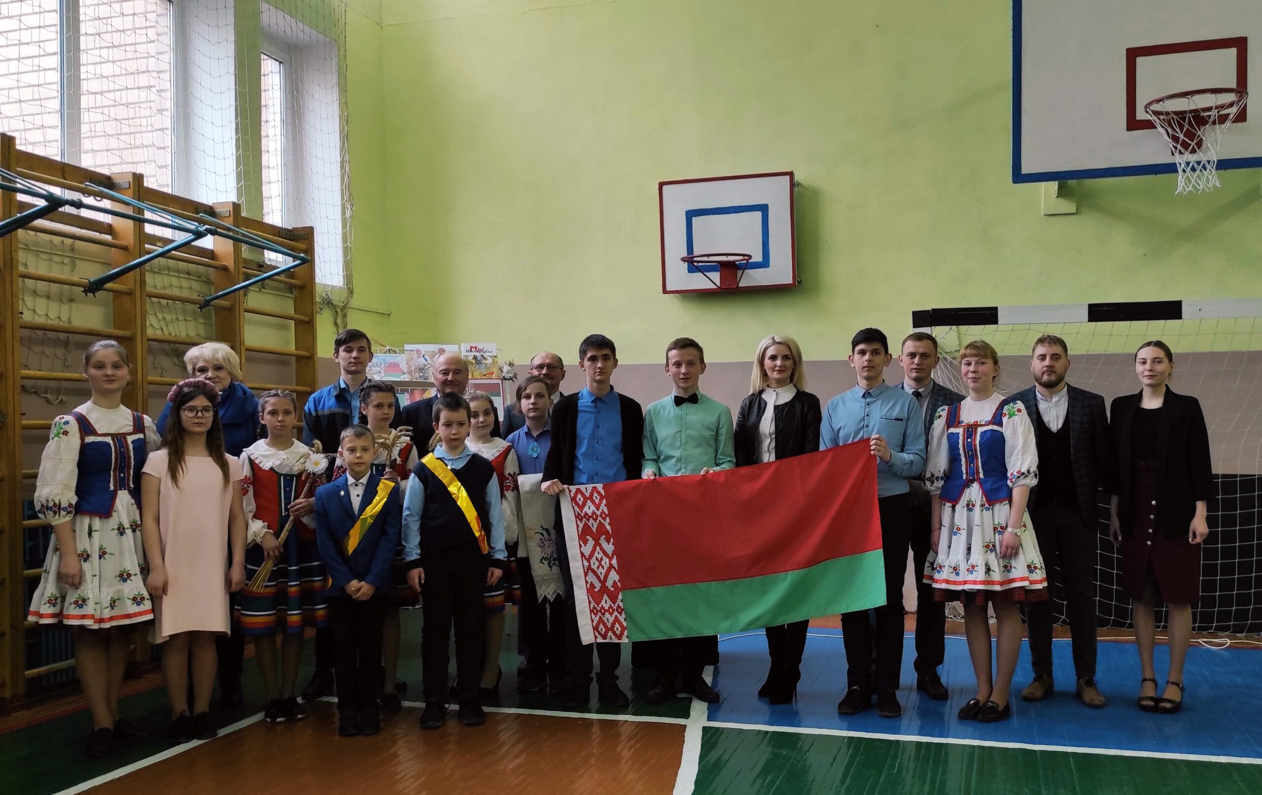 Інфармацыйная гадзіна-прысвячэнне ад Свіслацкай СБ да Дня герба і сцяга РБ “Мы – Беларусы”