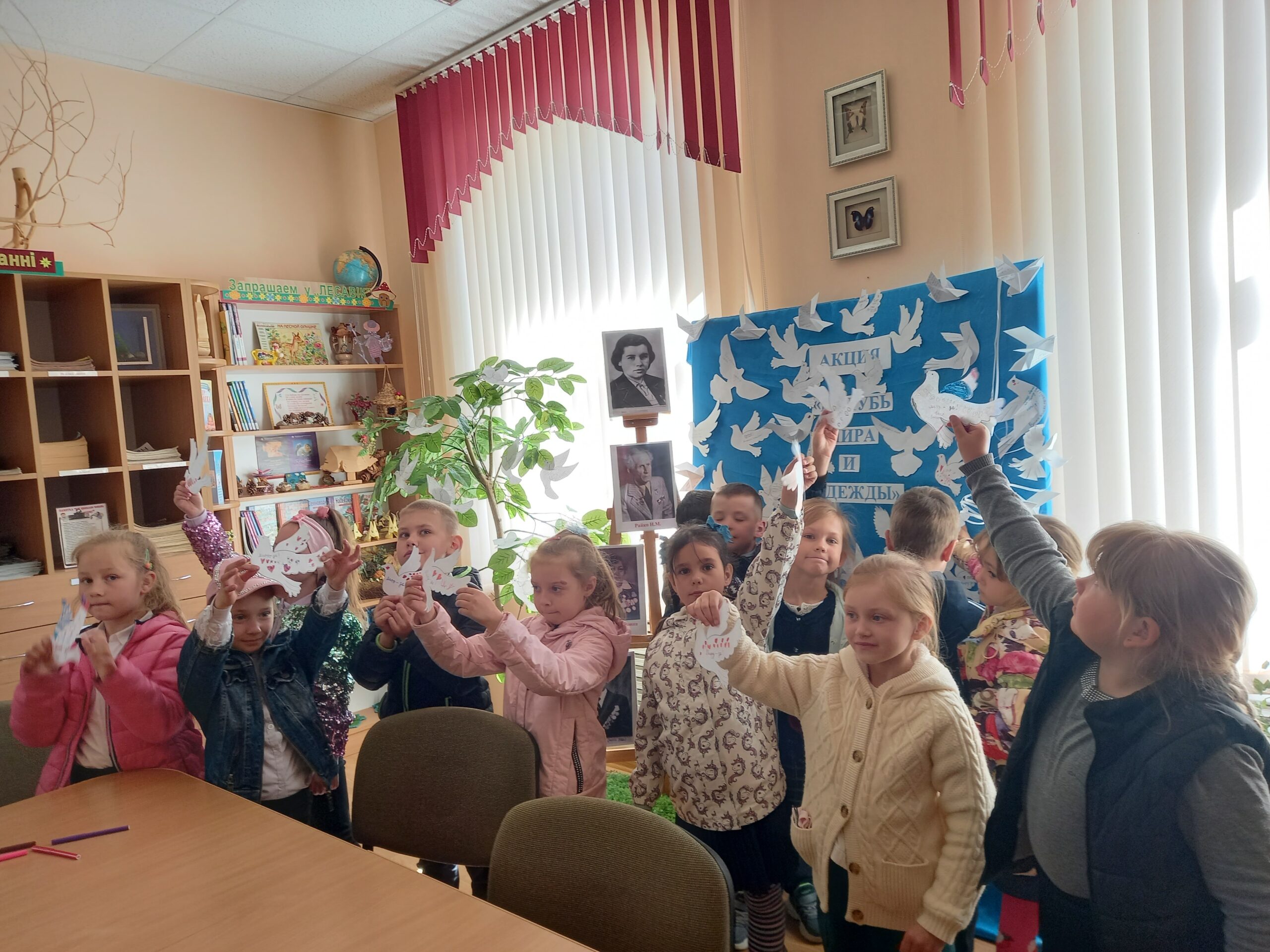 11.05.2023 в Луцковлянской СБ – ИЭЦ для учеников 1 класса прошла экскурсия «Эти книжки для вас, ребятишки»