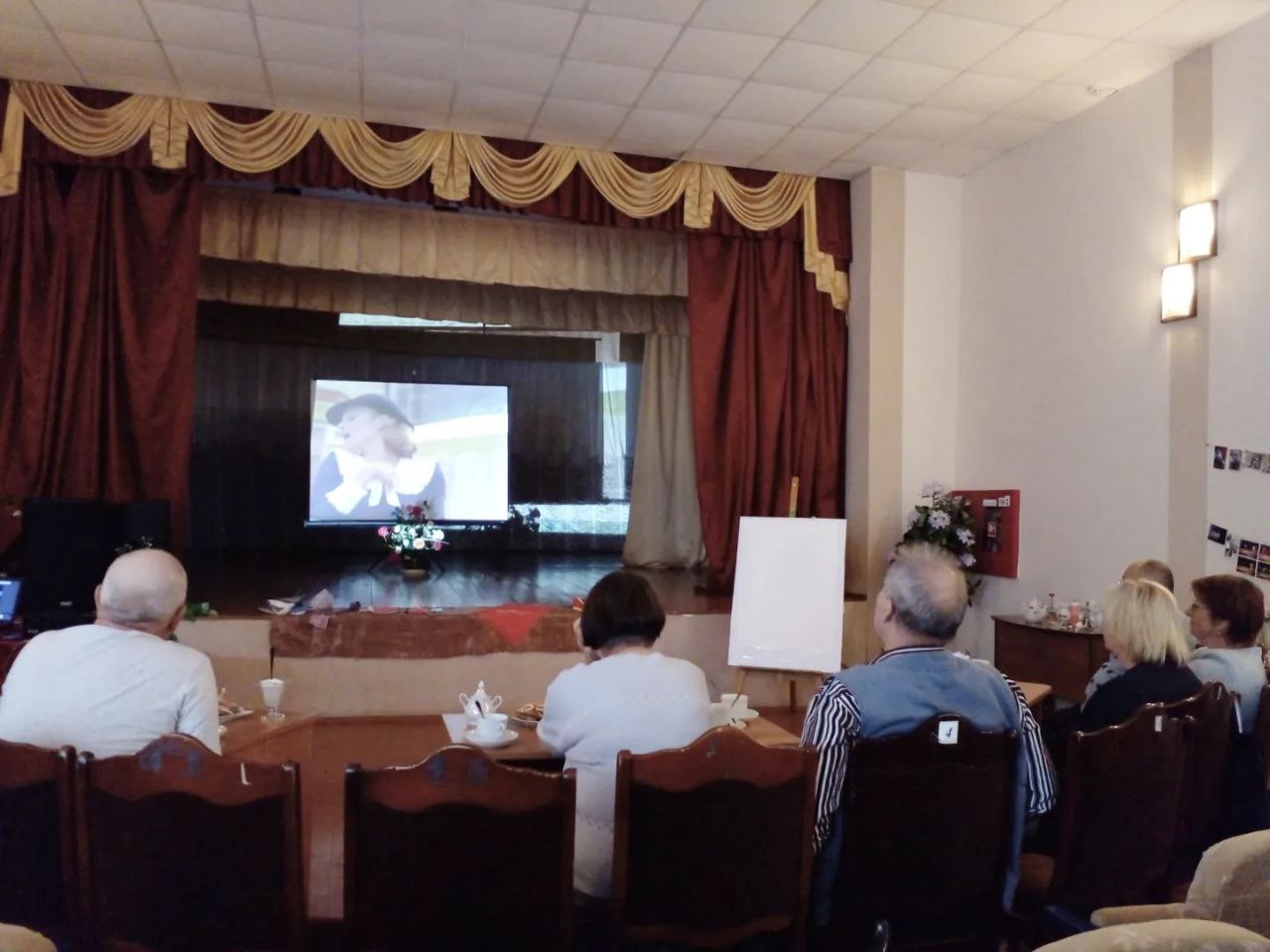 28.07.2023  В Ратичской сельской библиотеке прошло заседание любительского объединения “Мудрость+” ” Веселые посиделки”.