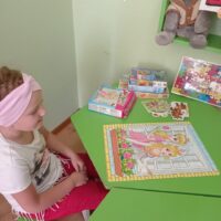 11.08.23 библиотекарь Квасовской сельской библиотеки предложила совершить увлекательное путешествие в мир книг для детей детского сада