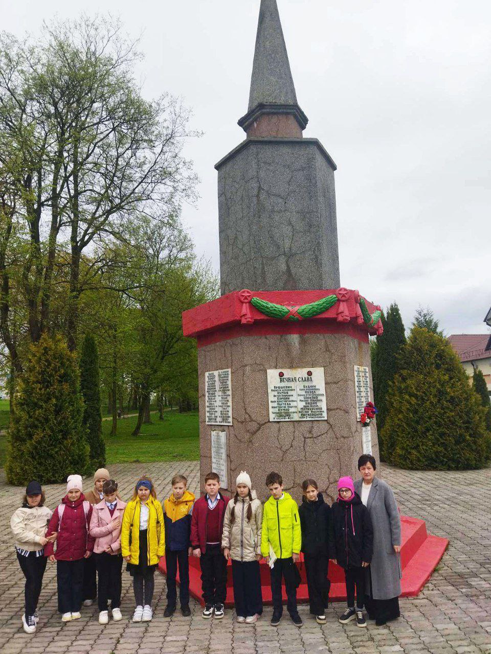 18.04.2024 к Международному дню памятников и исторических мест в  Луцковлянской сельской библиотеке-информационно-экологическом центре  состоялась заочное путешествие «Беларусь историческая».