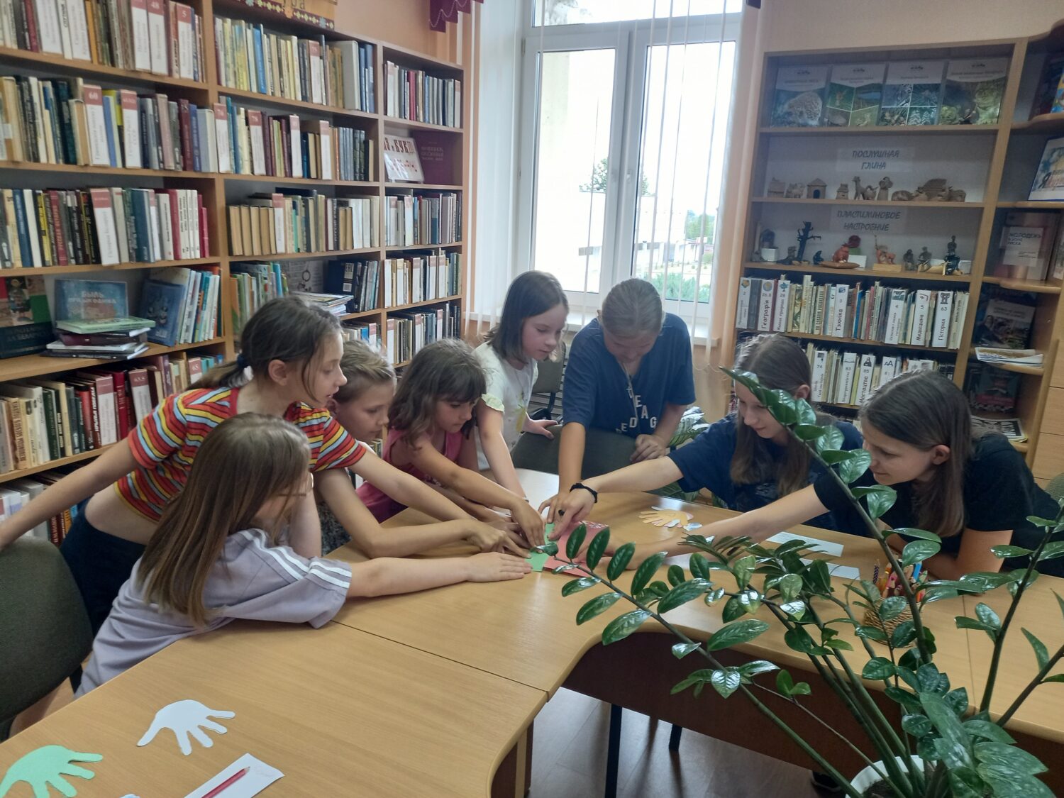 Заседания детского клуба «Лесовичок» прошла квест-игра «Я страной своей горжусь, её имя – Беларусь»