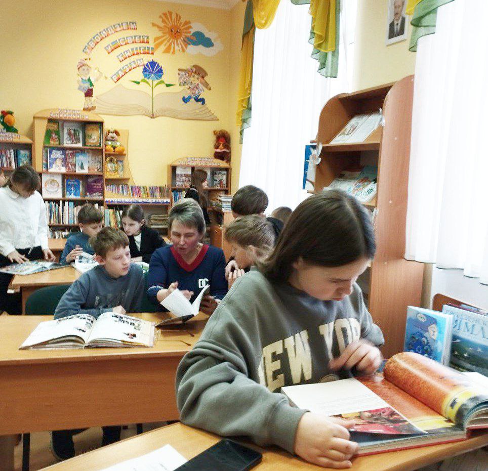 В Поречской сельской библиотеке прошел час информации “Женщины Беларуси”