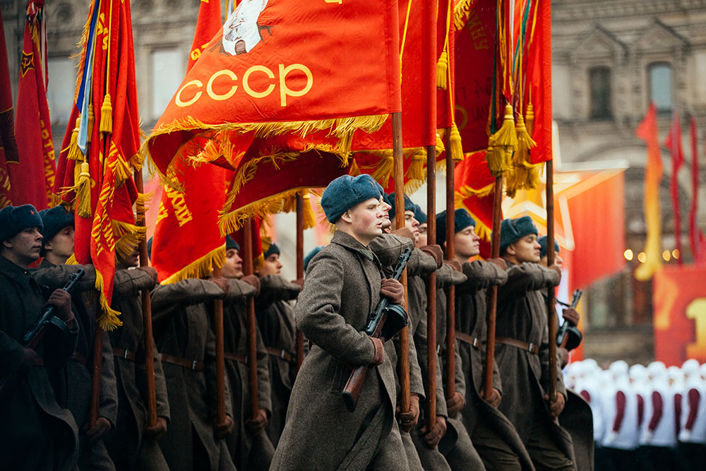 День великой октябрьской. 7 Ноября. 7 Ноября праздник. Парад 7 ноября. Праздник 7 ноября в России 2019.