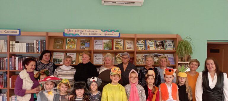 20.10.2022 в Скидельской городской библиотеке семейного чтения прошло заседание клуба “Беседушка им. З.А.Семашко”, посвященное Дню Матери “Любовью материнской мы согреты”