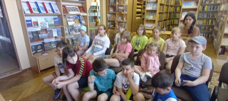 07.06.2023 для девчонок и мальчишек из лагеря при Квасовской средней школе была подготовлена игровая программа «Дружба – это не работа»
