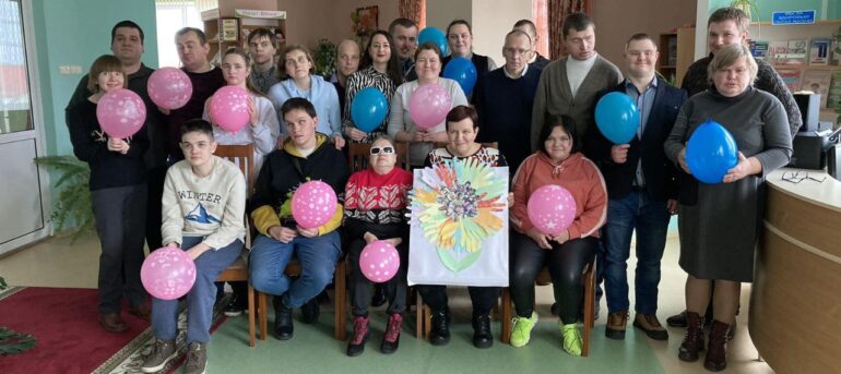 14.02.2024 В Скидельской городской библиотеке семейного чтения прошло заседание клуба социальной адаптации «Надежда» в формате конкурсно-развлекательной программы «Марафон дружбы».