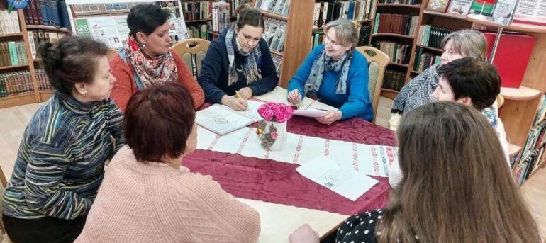 18.02.2024 в Индурской сельской библиотеке прошёл вечер-диалог “Адзіны дзяржаўны знак якасці”, в рамках заседания женского клуба “Мир женщины “.