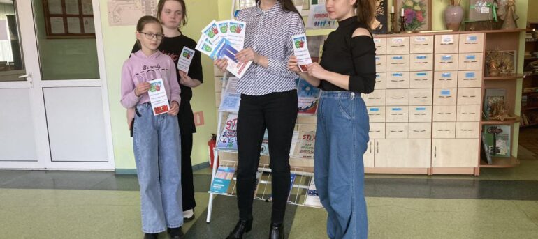 01.03.2024 В Скидельской городской библиотеке семейного чтения к Международному дню борьбы с наркоманией и незаконным оборотом наркотиков для молодых пользователей библиотеки была организована стоп-минутка “В капкане белой смерти” у тематической выставки.