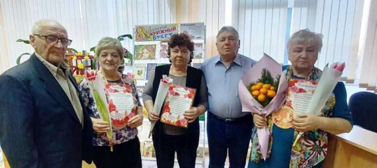 11.03.2024 В Квасовской сельской библиотеке прошел праздничный вечер “Милые, любимые, родные!”, в рамках любительского объединения “У самовара”.