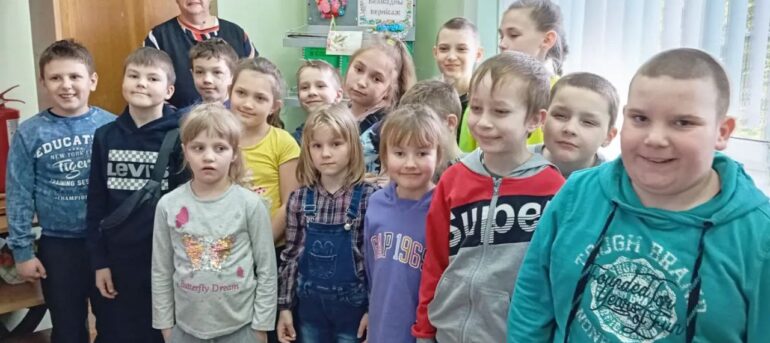 28.03.2024 В Сопоцкинской горпоселковой библиотеке для детей пришкольного оздоровительного лагеря прошел урок информационной культуры “Выставочная деятельность библиотеки”.