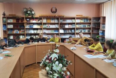 31.10.2024 В Обуховской библиотеке состоялось увлекательное путешествие в королевство Законию. ⚖️