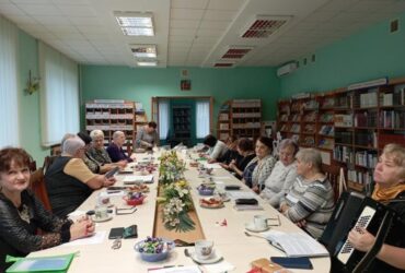 В Скидельской городской библиотеке семейного чтения прошло заседание клуба “Беседушка имени З.А.Семашко”, заседание было проведено в форме круглого стола на тему “Мир твоему дому: традиции и обычаи”.