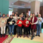 В Скидельской городской библиотеке семейного чтения в рамках акции «Календарь новогодних чудес» прошло задание клуба социальной адаптации «Надежда» в формате новогоднего конфетти «На пороге Новый год».