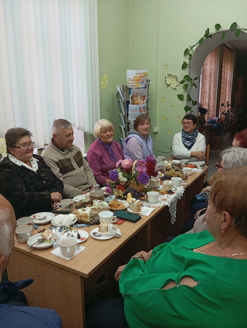 В Сопоцкинской горпоселковой библиотеке состоялся вечер отдыха “Приходите в наш дом, наши двери открыты” ко Дню пожилого человека