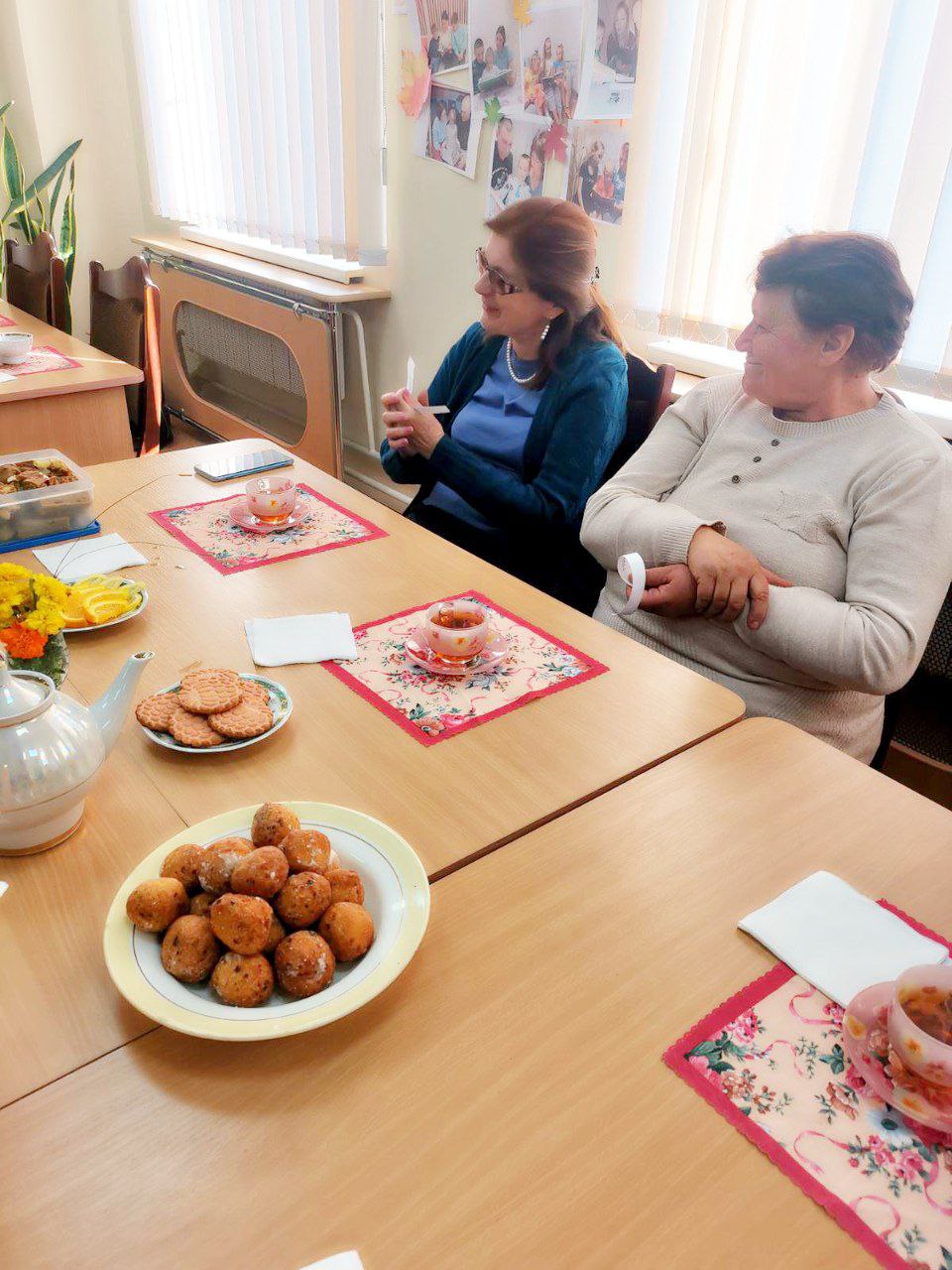 В Коптевской библиотеке состоялась литературная гостиная “Посиделки за чаем”, посвященная Дню пожилых людей