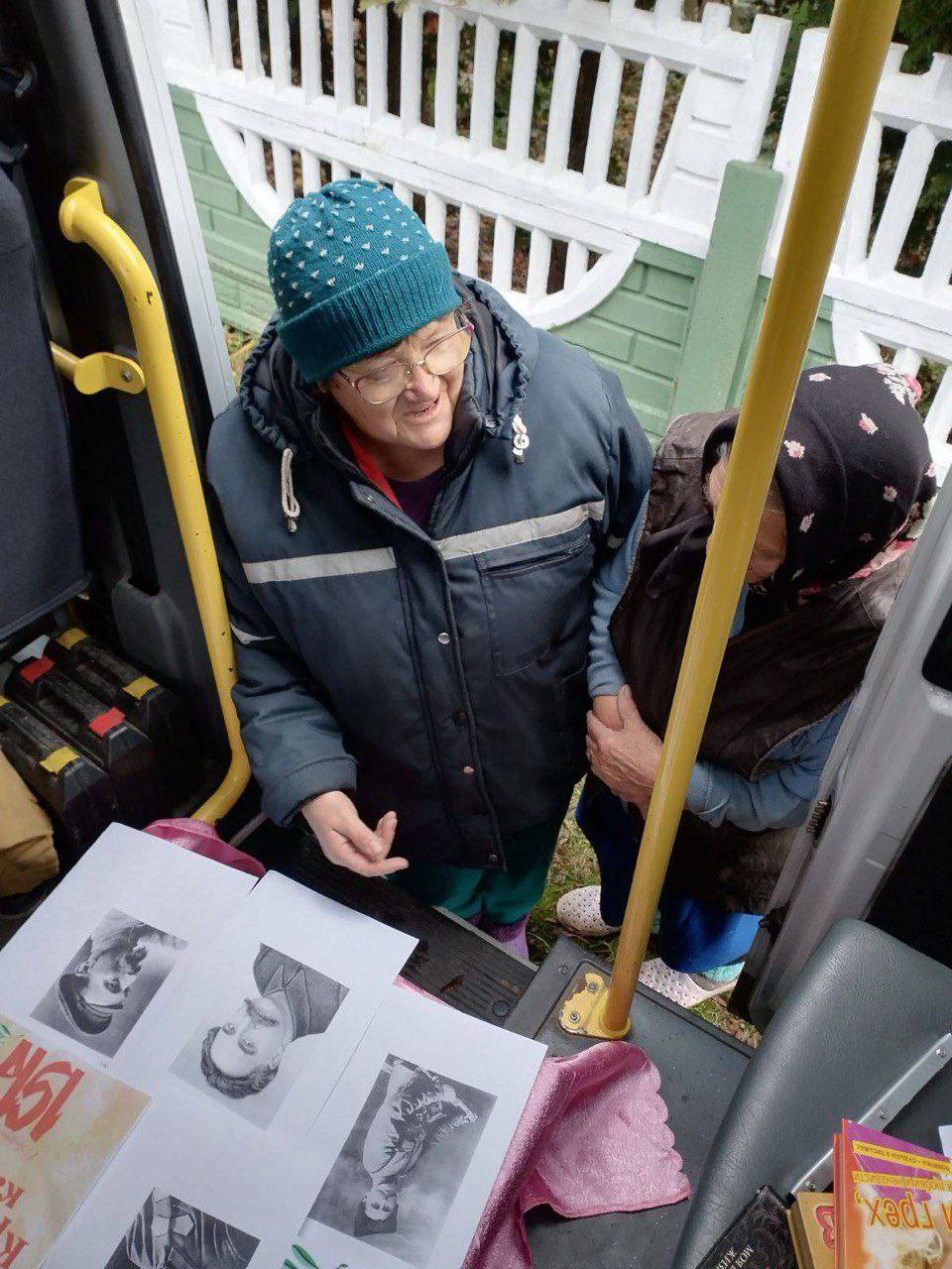 6 ноября читатели передвижной библиотеки из деревень Дорошевичи, Жукевичи и Раките вспомнили события Октября 1917 года, поучаствовав в викторине “Красный день календаря”