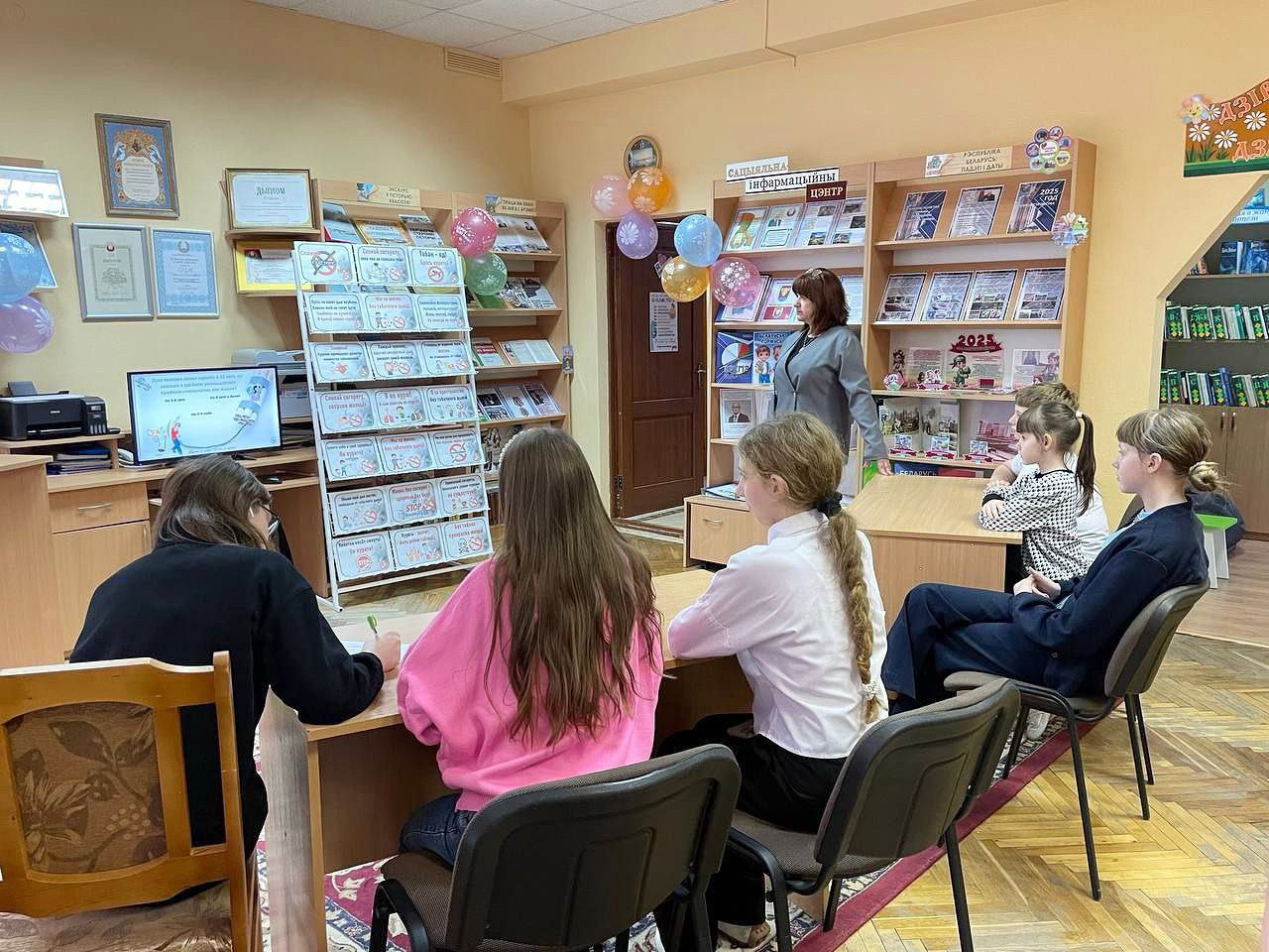 В Международный день отказа от курения🚭, Квасовская сельская библиотека провела интеллектуально-познавательную викторину «Курить не модно – дыши свободно» и представила тематическую выставку “Сломай сигарету, пока сигарета не сломала тебя❗️”