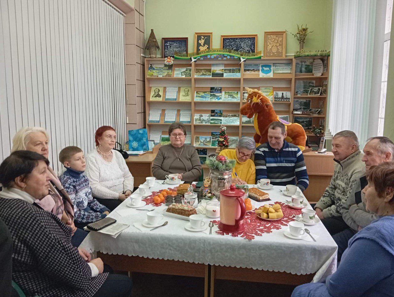 28 декабря в Сопоцкинской горпоселковой библиотеке прошел вечер “Смехом, шуткой, без забот мы встречаем Новый год!”