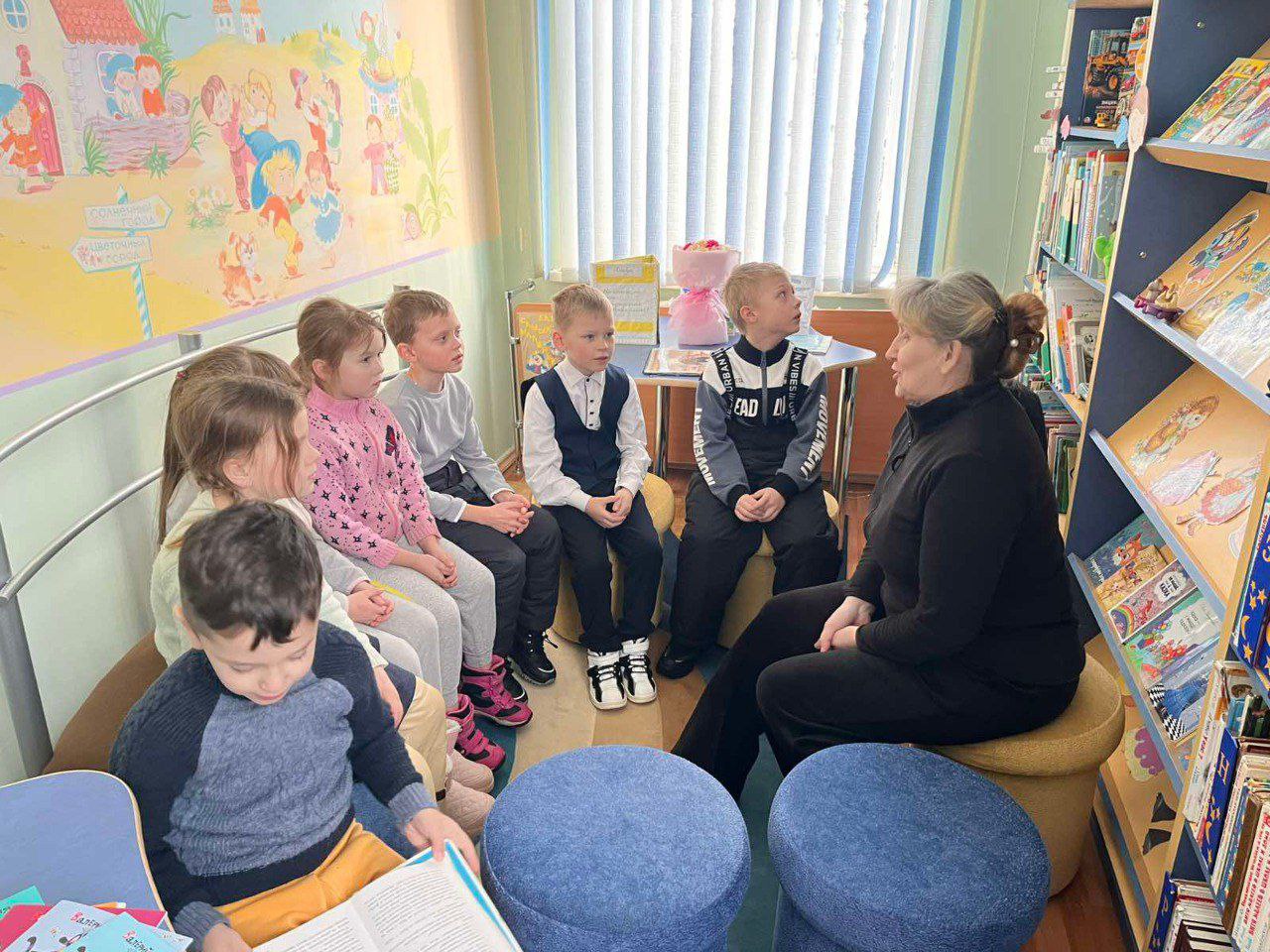 Индурскую сельскую библиотеку посетили первоклассники местной школы