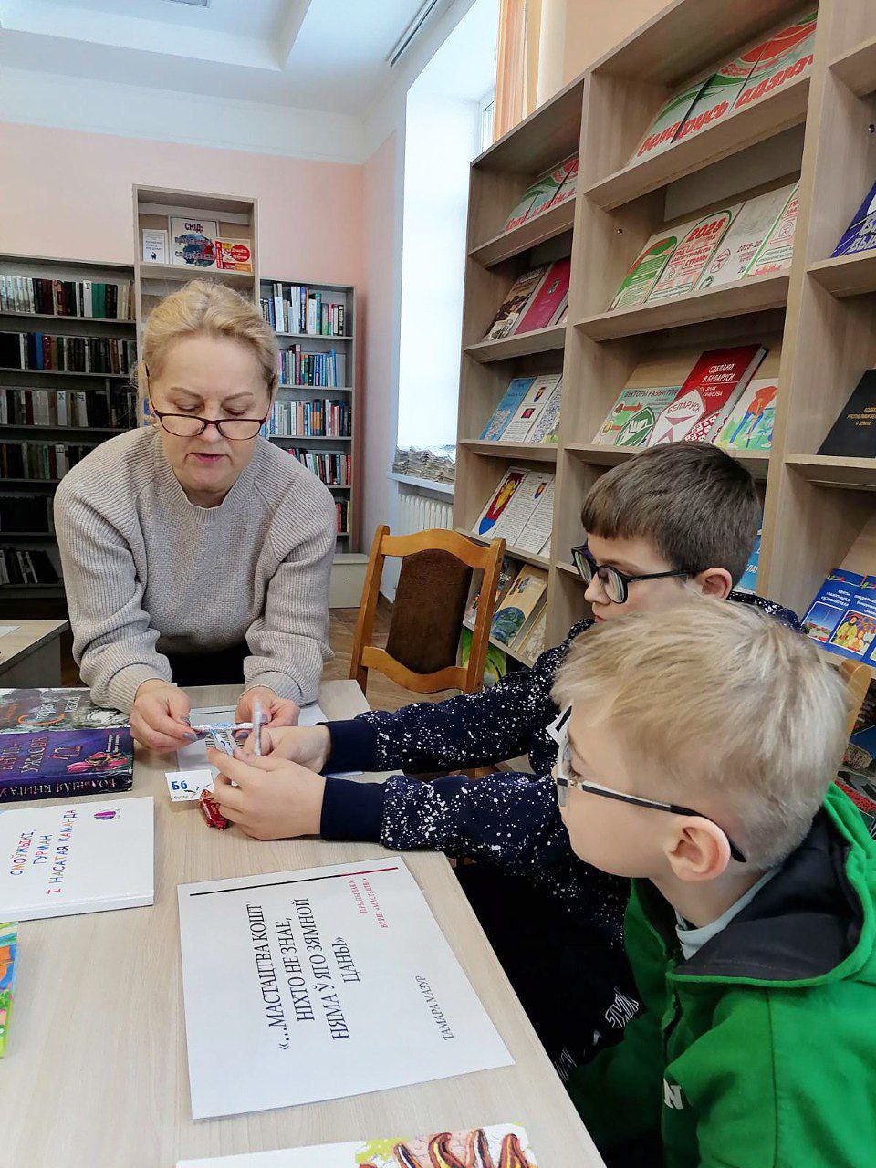 У Скідзельскай гарадской бібліятэцы адбыўся бібліяквэст для падлеткаў “Скідзель. Алфавітныя прыпынкі ў горадзе спадарожніку Гродна”