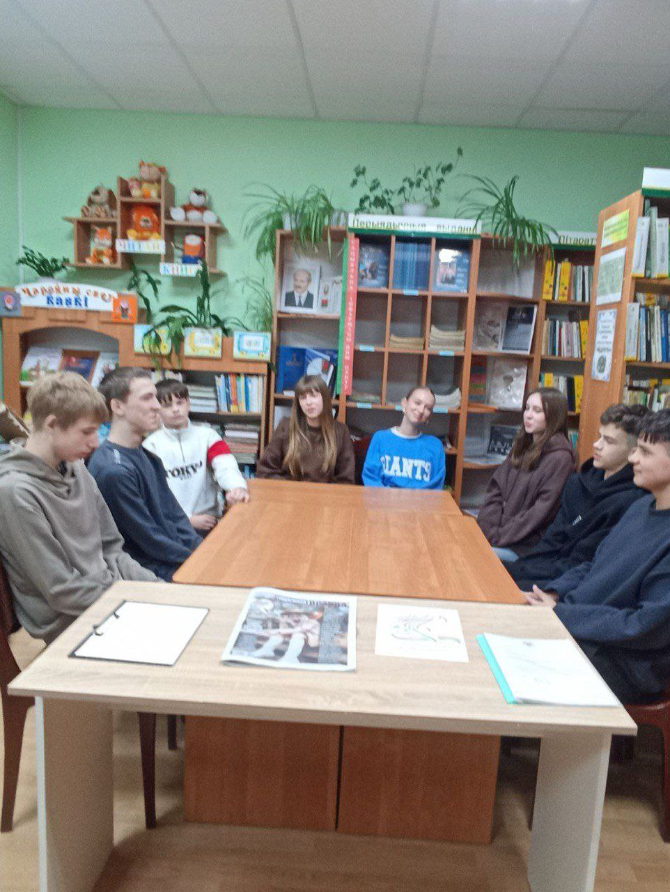 В Ратичской сельской библиотеке прошел информационный час “Год белорусской женщины: почему это важно для нас?”