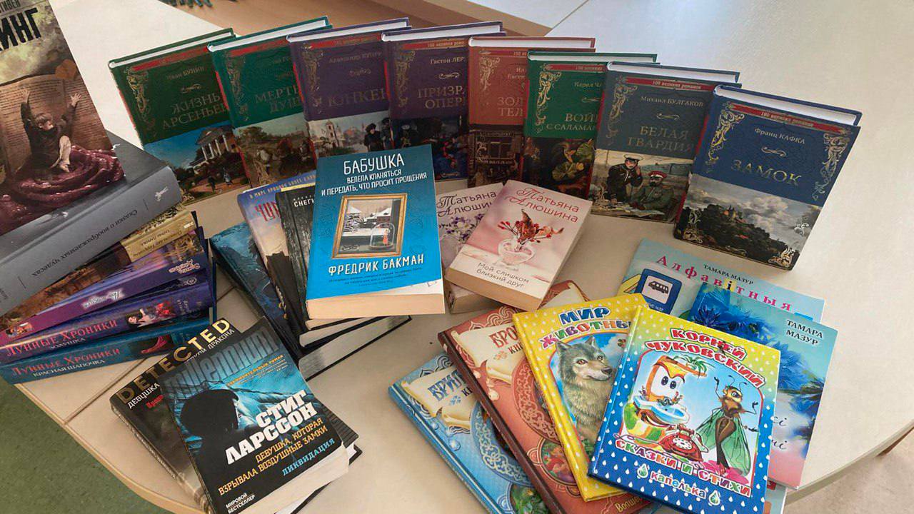 Более 100 книг собрано для читателей: в Гродненском районе прошла акция «Дарите книги с любовью📚🤍»