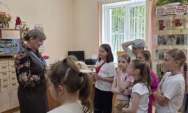 Библиотекарь Индурской библиотеки провела литературную игру “Угадай героя”.